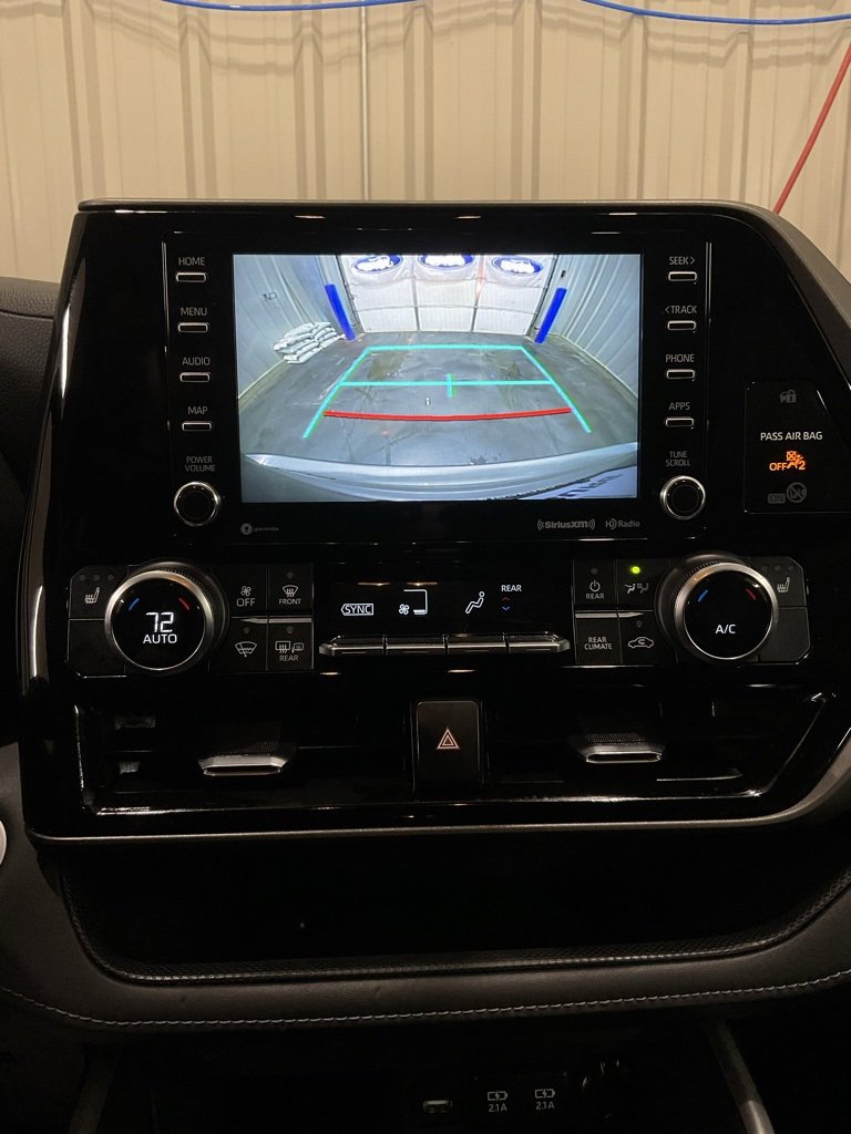 Used 2021 Toyota Highlander XLE image 20