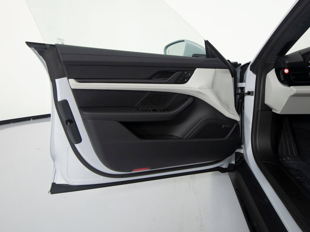 New 2026 Porsche Taycan GTS AWD/4WD image 18