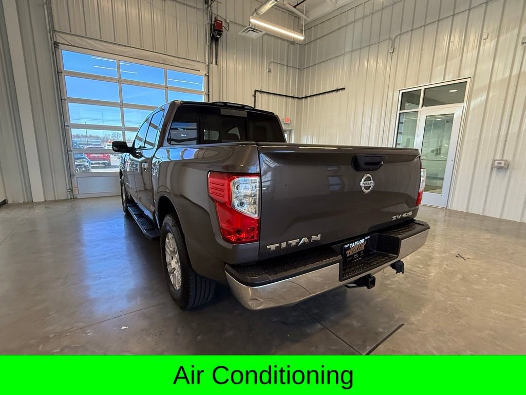 Used 2018 Nissan Titan SV AWD/4WD image 4