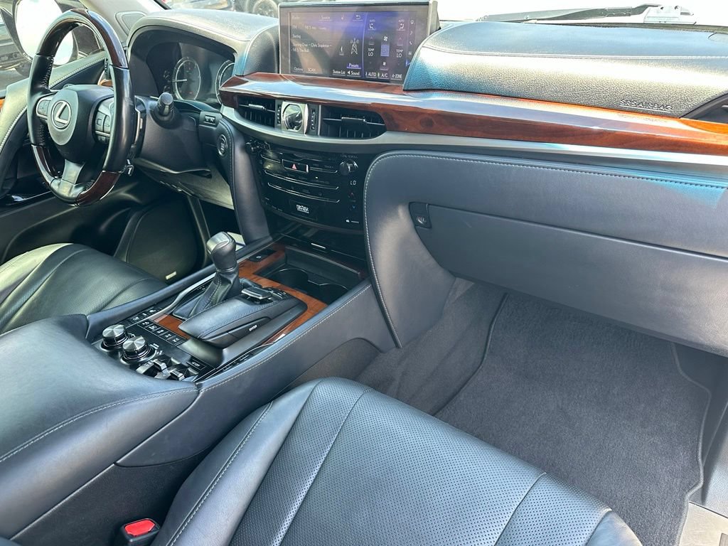 Used 2020 Lexus LX 570 4WD w/ Luxury Package image 47