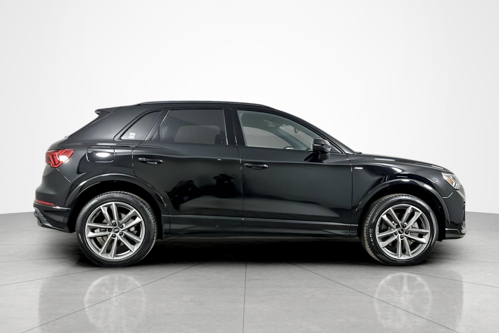 Used 2025 Audi Q3 2.0T Premium w/ Convenience Package image 6