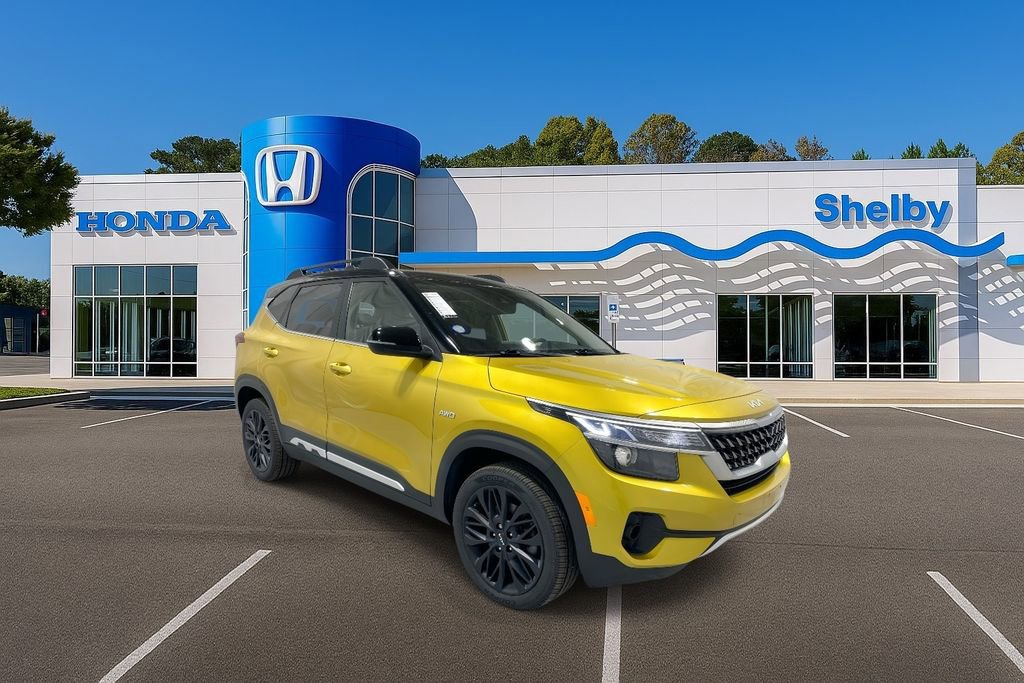 Used 2022 Kia Seltos Nightfall Edition image 2