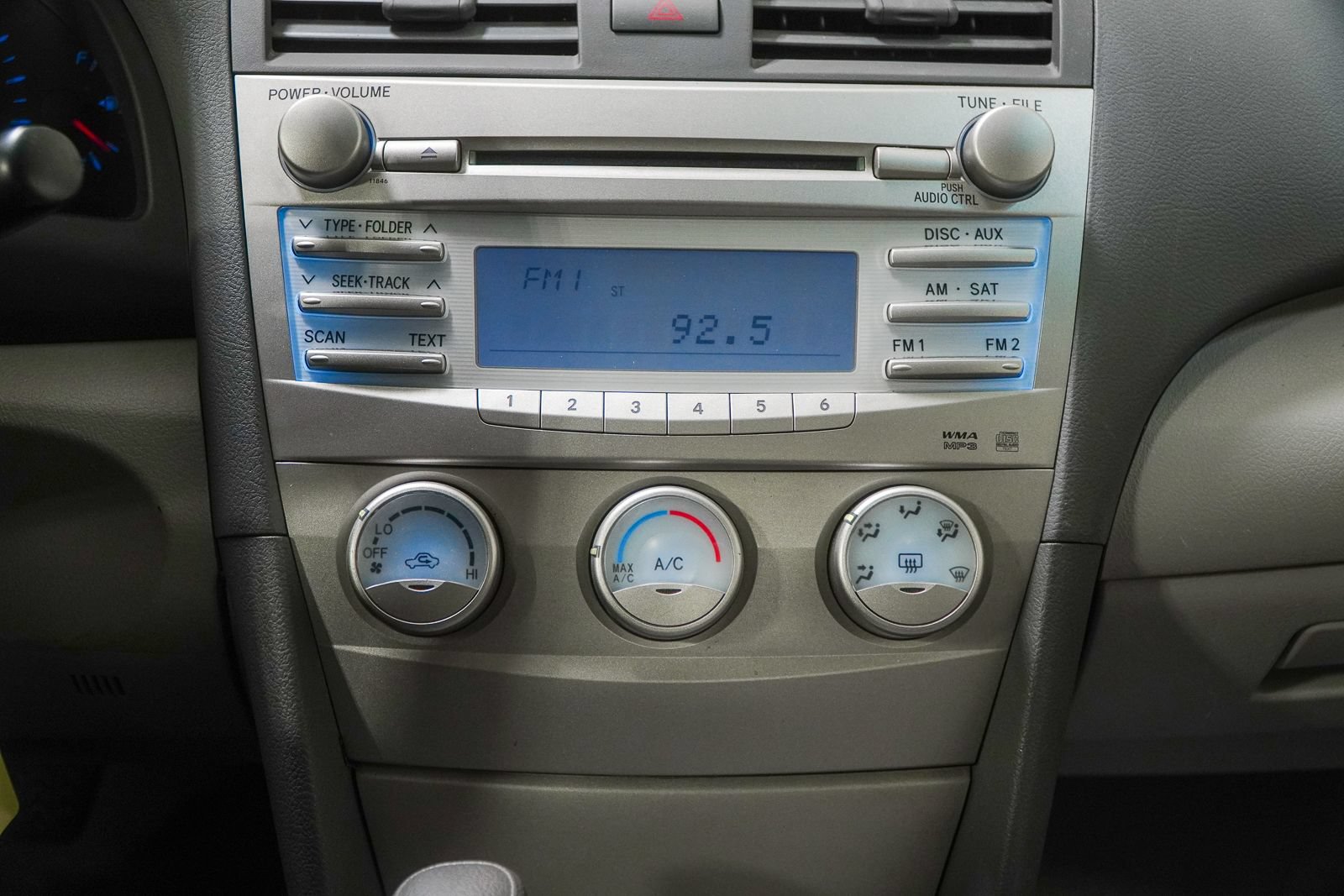Used 2011 Toyota Camry LE FWD image 26