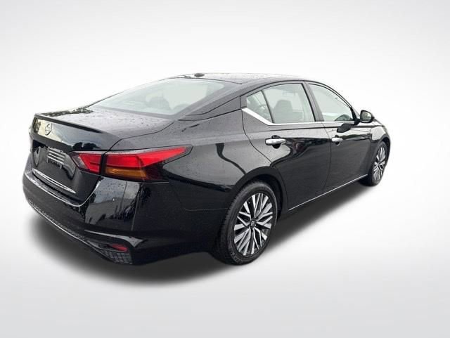 Used 2025 Nissan Altima 2.5 SV FWD image 5