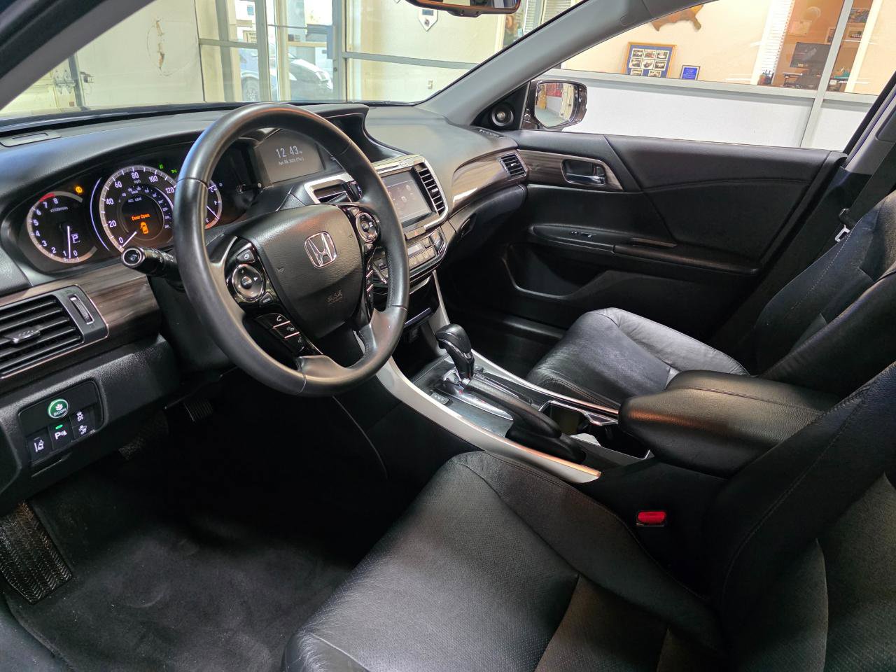 Used 2016 Honda Accord Touring image 16