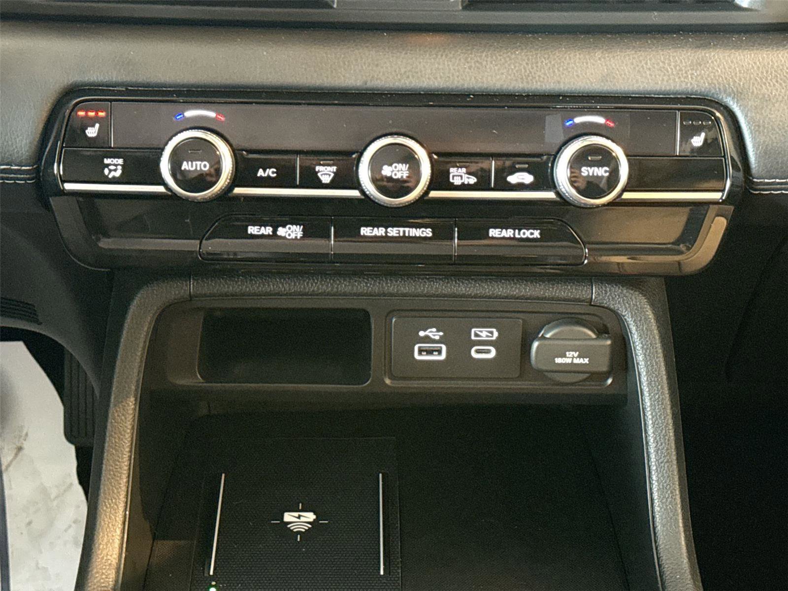 Used 2024 Honda Pilot Touring image 17