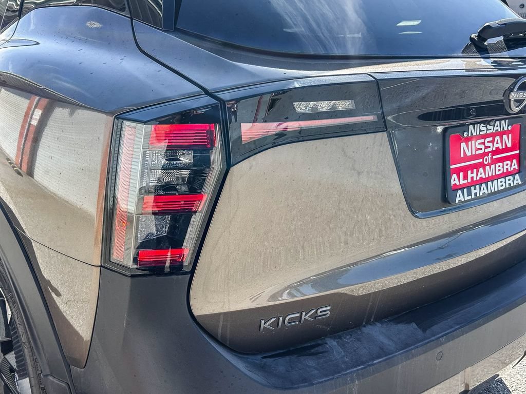 New 2026 Nissan Kicks SR FWD image 10