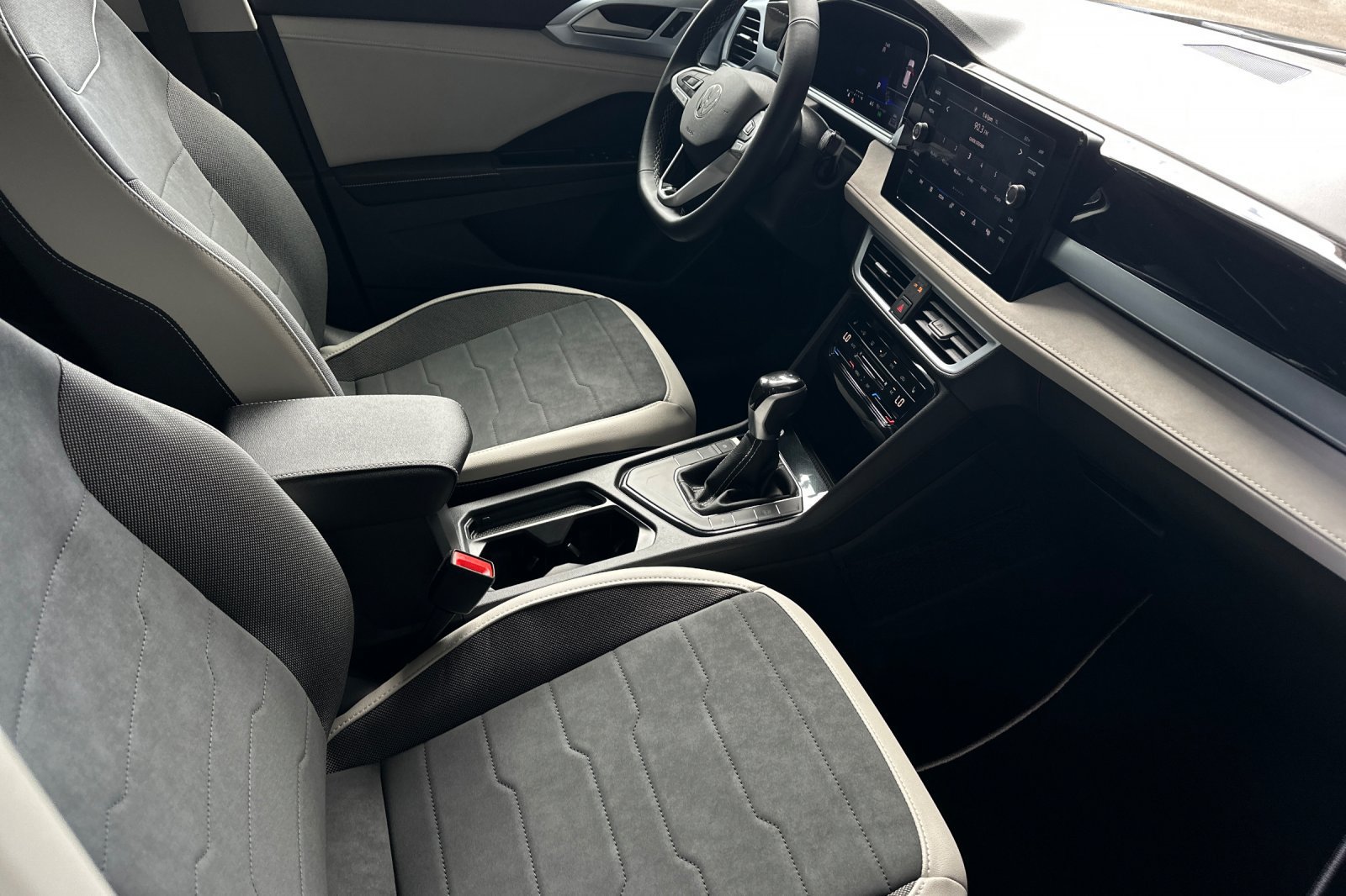 New 2026 Volkswagen Taos SE FWD image 14