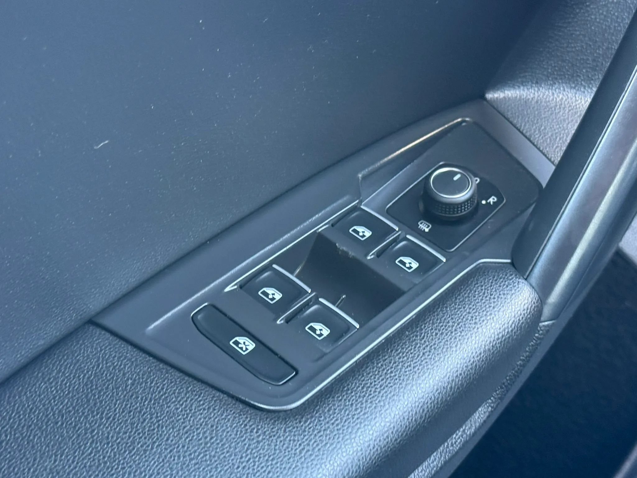 Used 2021 Volkswagen Tiguan SE R-Line AWD/4WD image 42