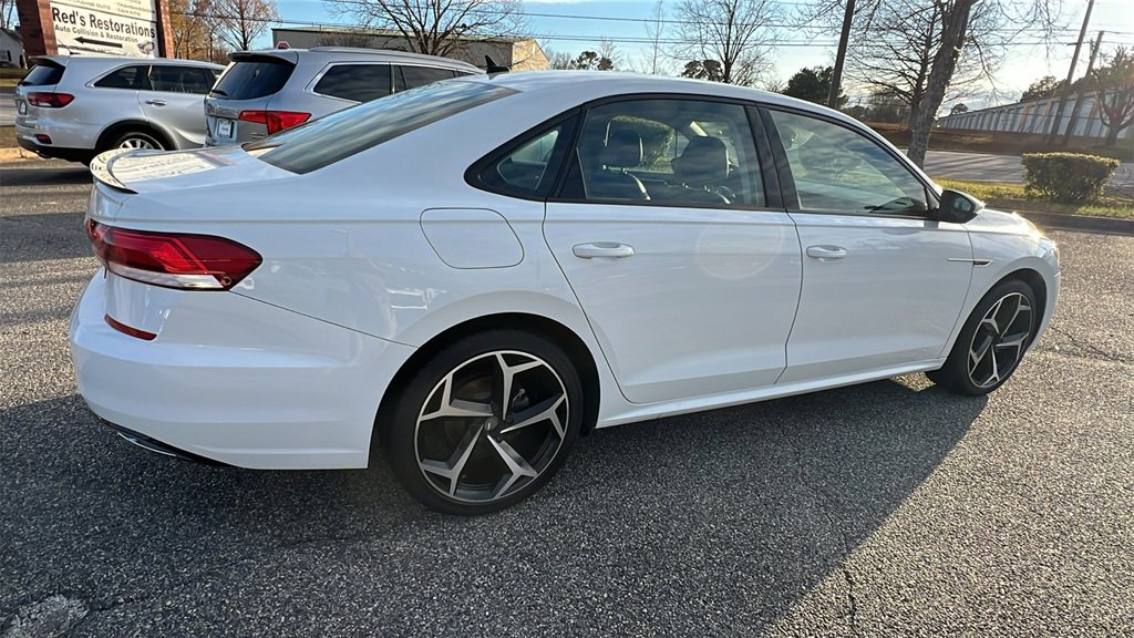 Used 2020 Volkswagen Passat 2.0T R-Line image 5