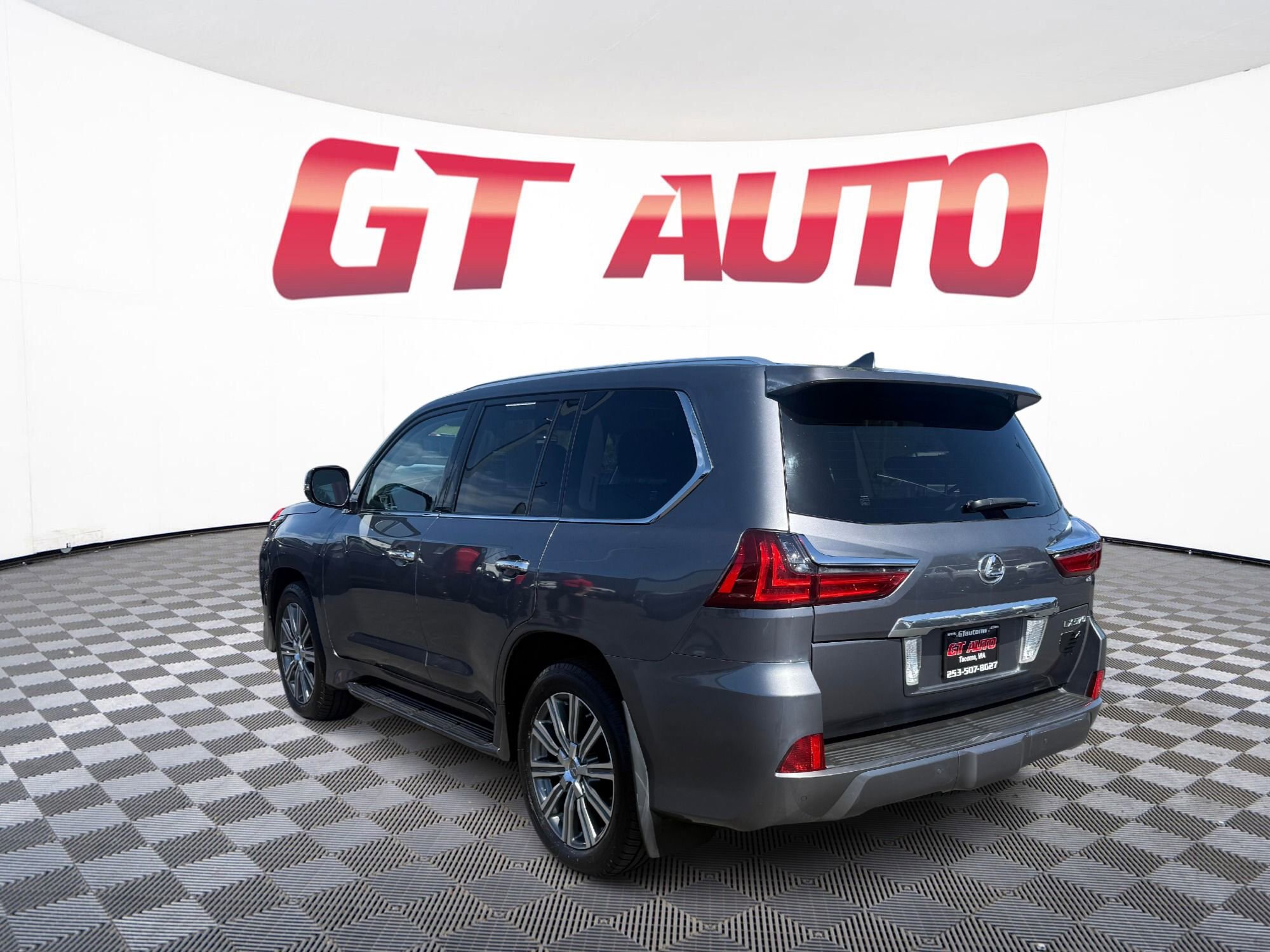 Used 2017 Lexus LX 570 4WD w/ Luxury Package image 3