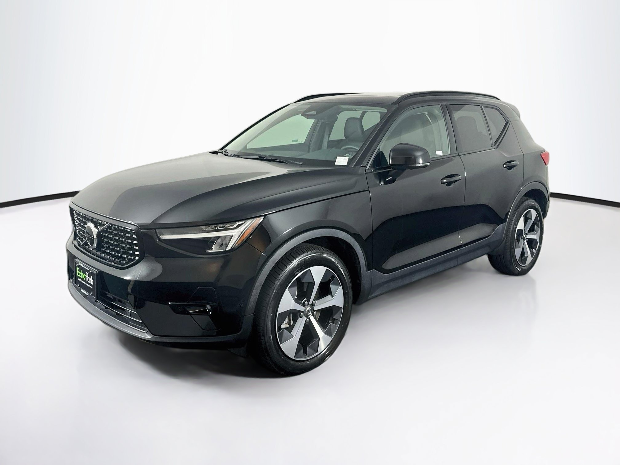 Used 2023 Volvo XC40 B4 Ultimate FWD image 3