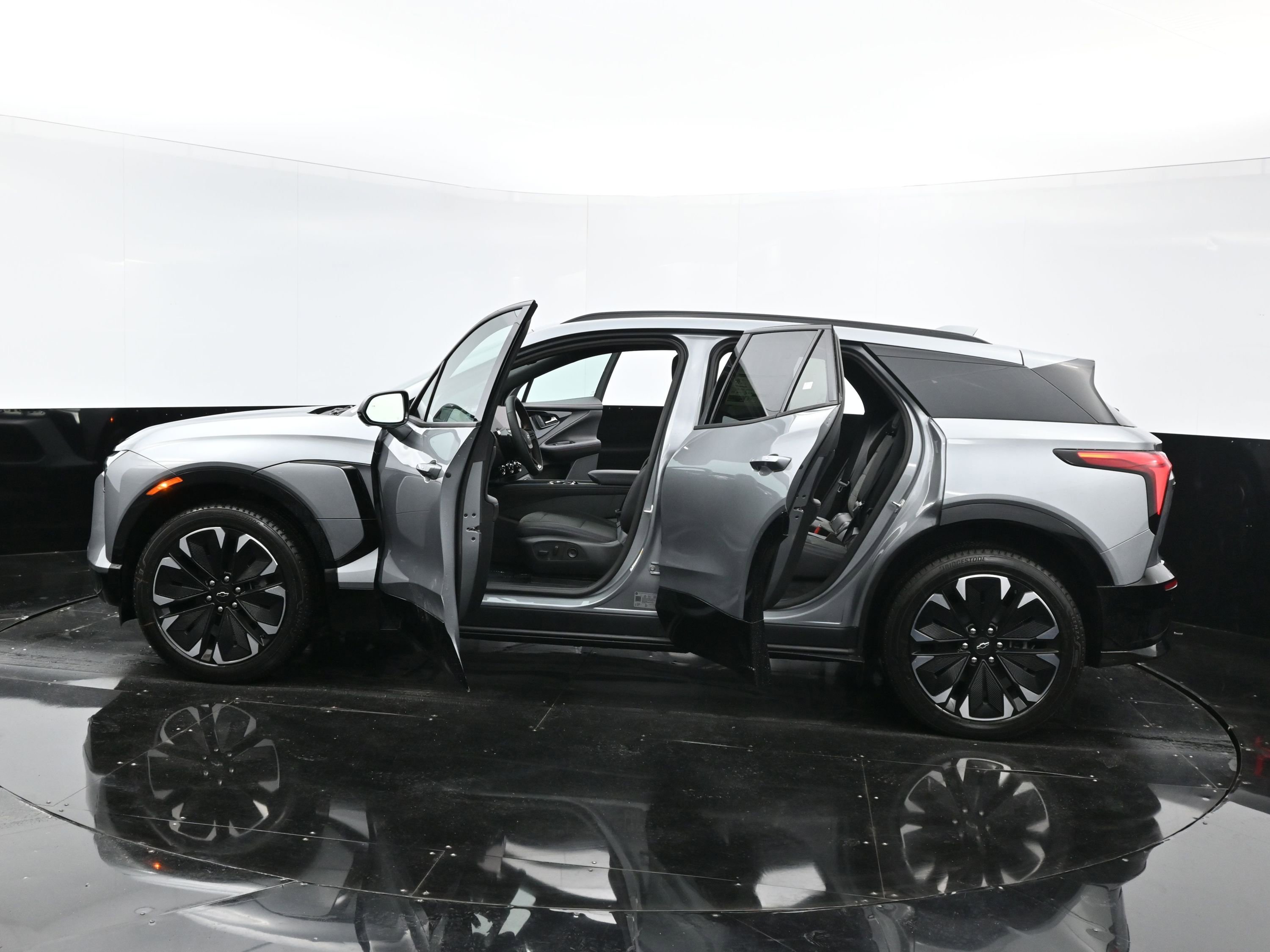 New 2025 Chevrolet Blazer EV RS RWD image 28