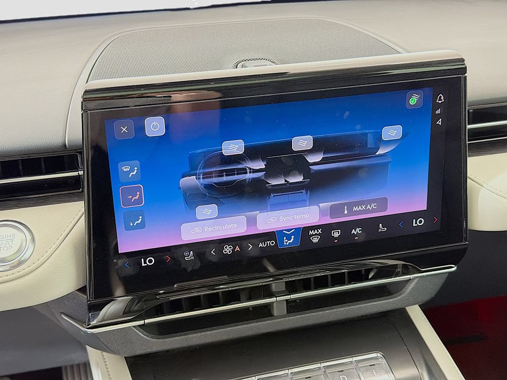 Used 2025 Lincoln Nautilus Reserve AWD/4WD image 42