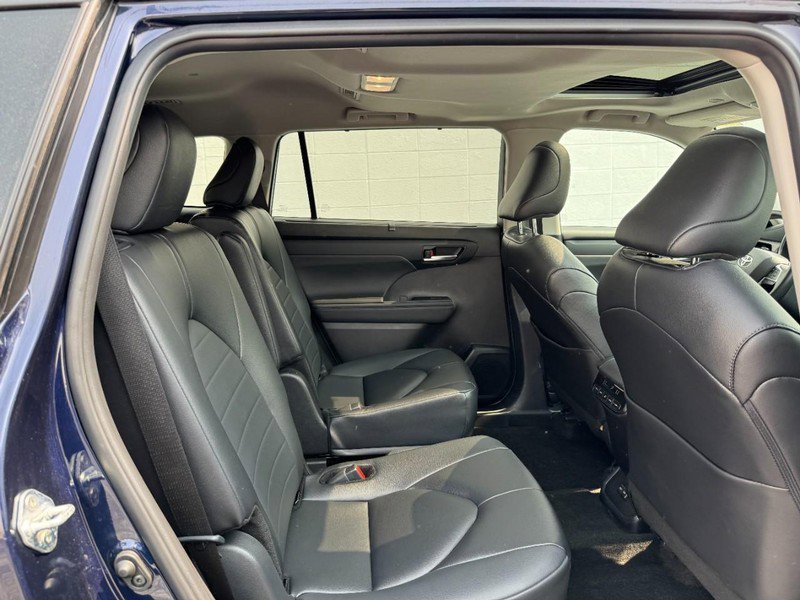 Certified 2024 Toyota Highlander XLE image 10