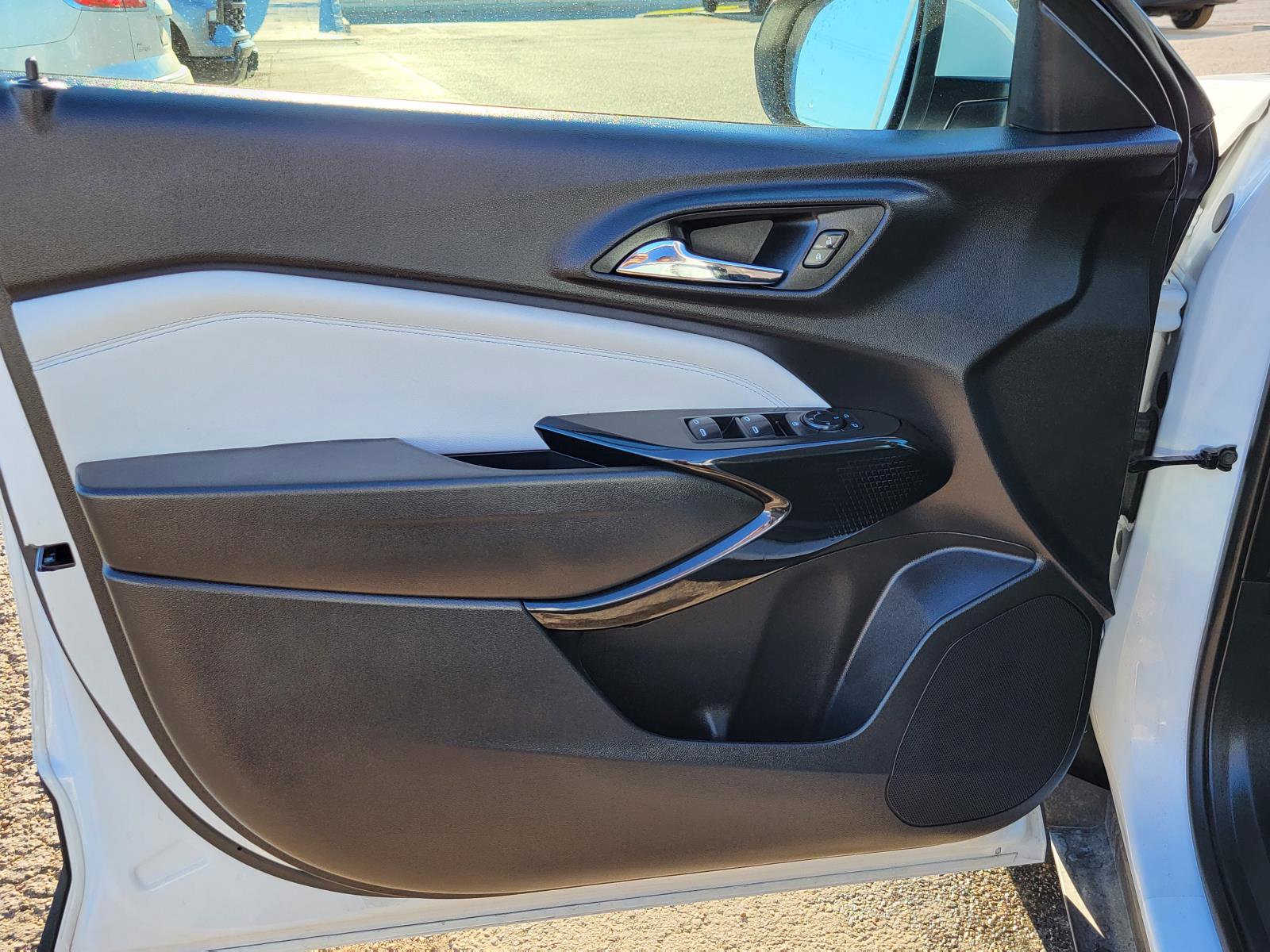 Used 2025 Chevrolet Trax LT w/ LT Convenience Package image 20