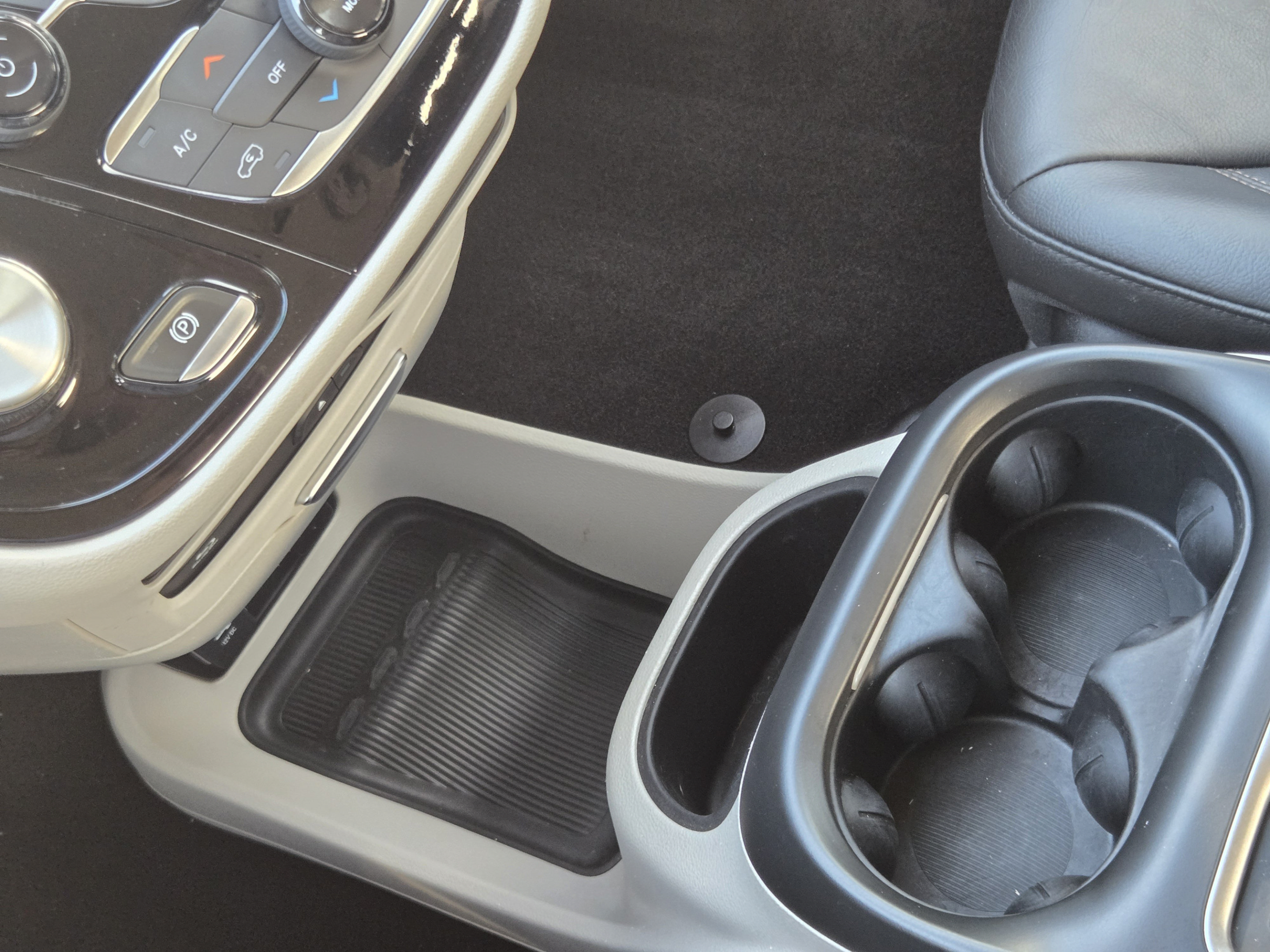 Used 2019 Chrysler Pacifica Touring-L Plus FWD image 16