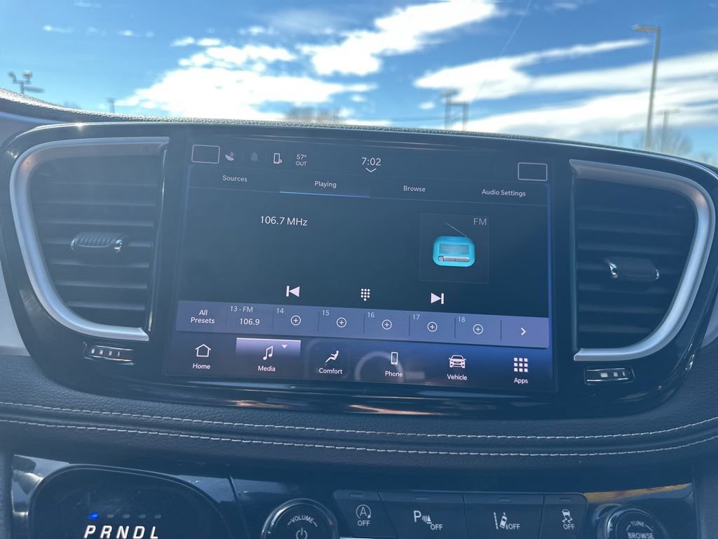 Used 2021 Chrysler Pacifica Touring w/ S Appearance Package image 3