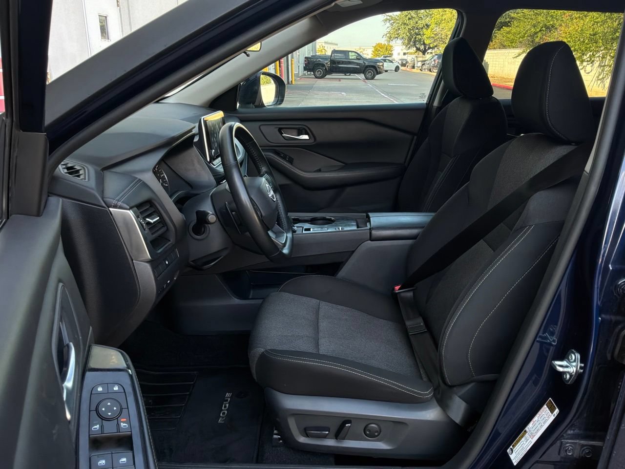 Used 2025 Nissan Rogue SV FWD image 10