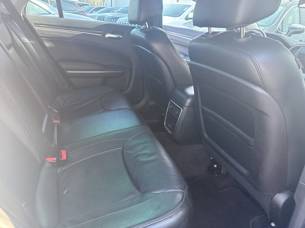 Used 2016 Chrysler 300 Limited image 12