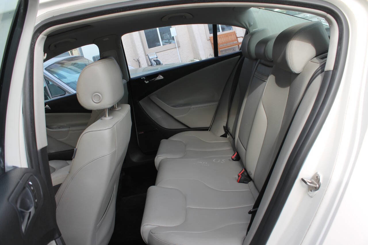 Used 2006 Volkswagen Passat 2.0T image 25