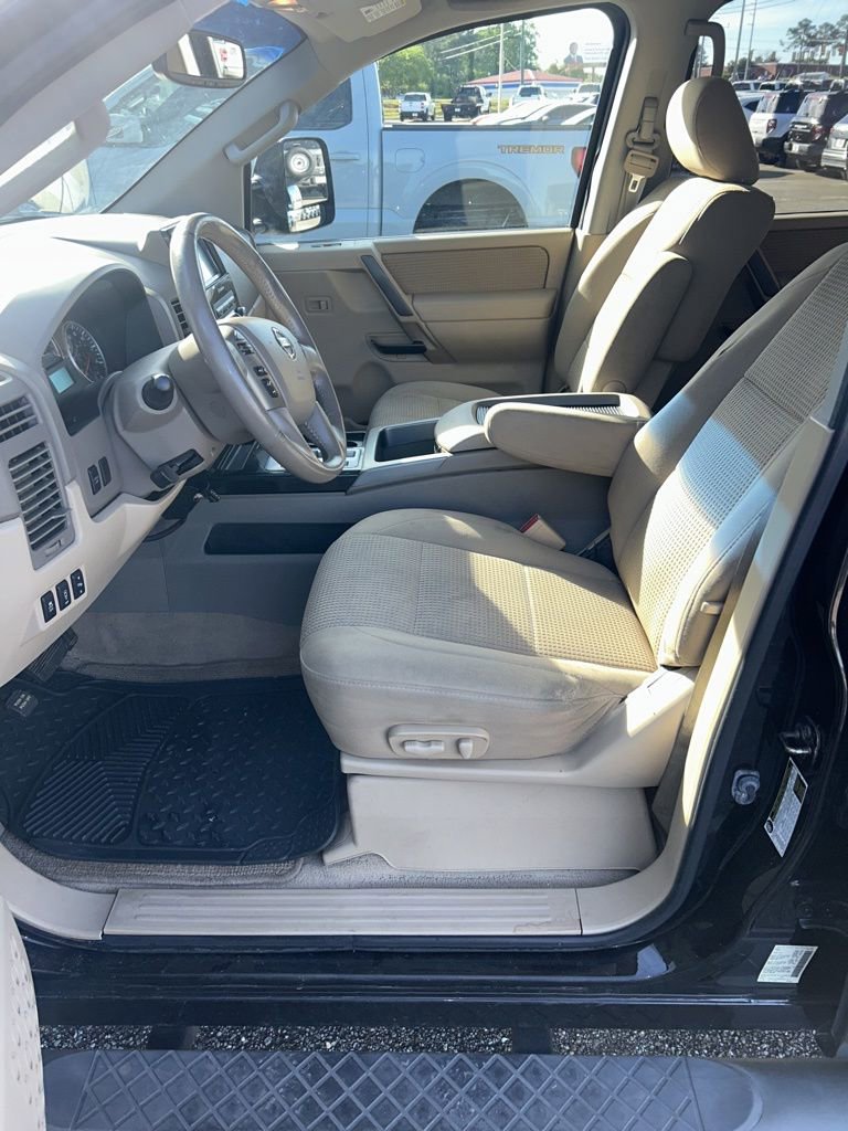 Used 2014 Nissan Titan SV w/ SV Premium Utility Package RWD image 3