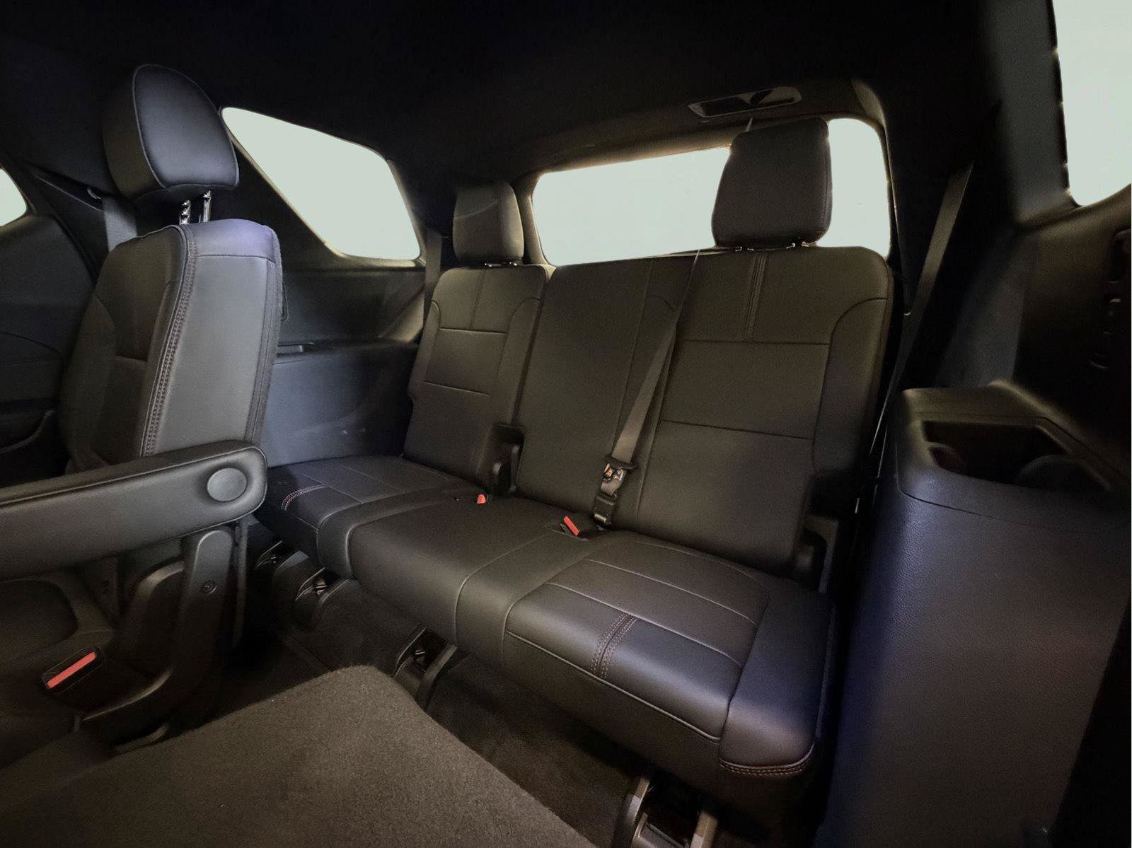 Used 2023 Chevrolet Traverse RS w/ LPO, Floor Liner Package AWD/4WD image 29