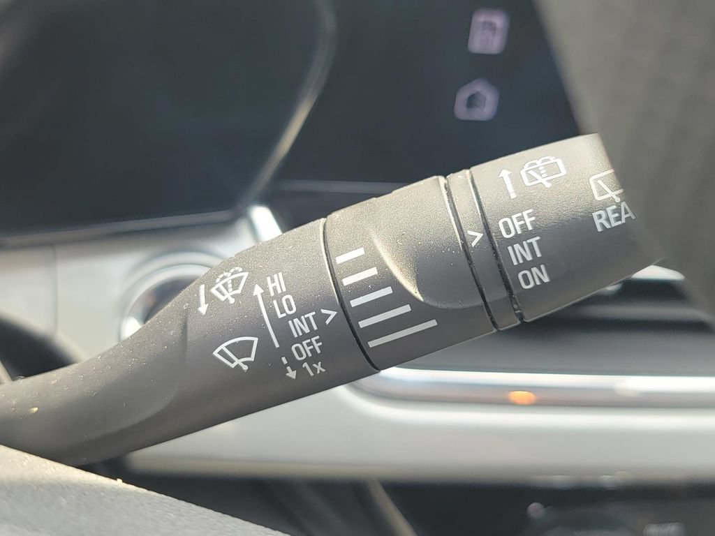 Used 2025 Chevrolet Trax LT FWD image 22