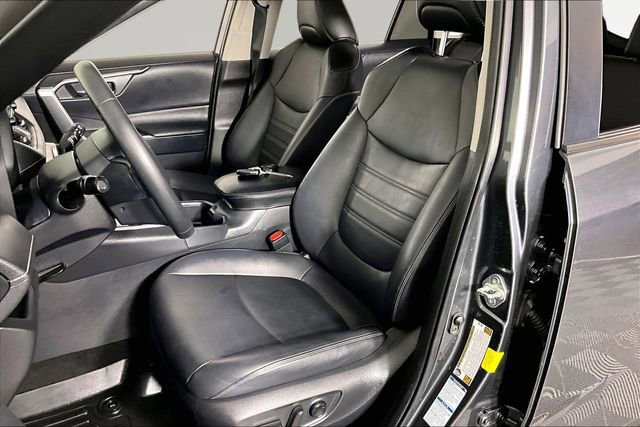 Used 2022 Toyota RAV4 XLE Premium image 20