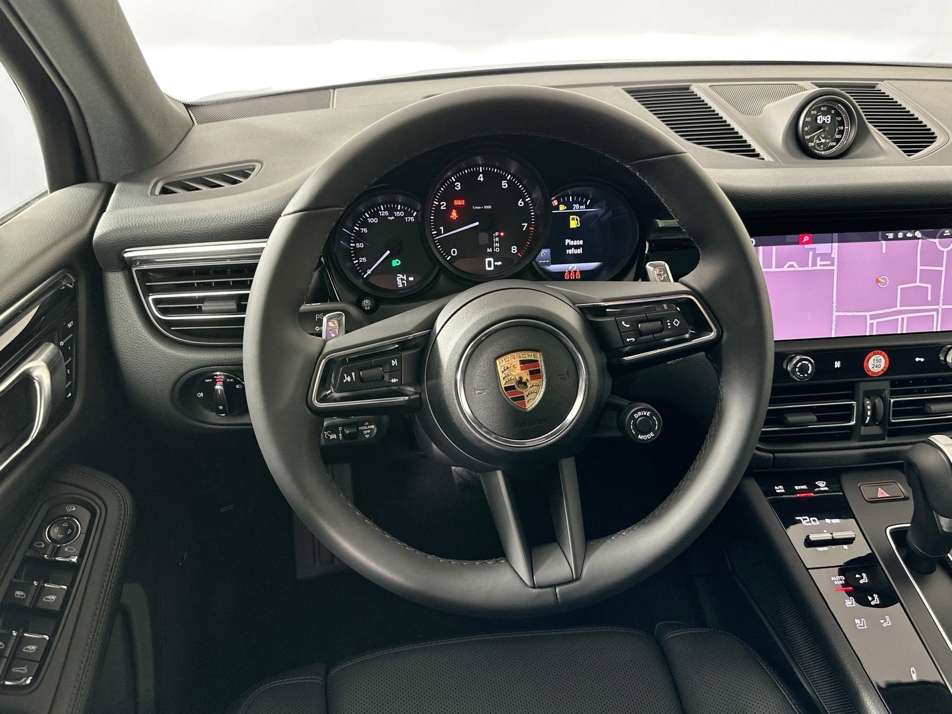 Certified 2025 Porsche Macan image 18
