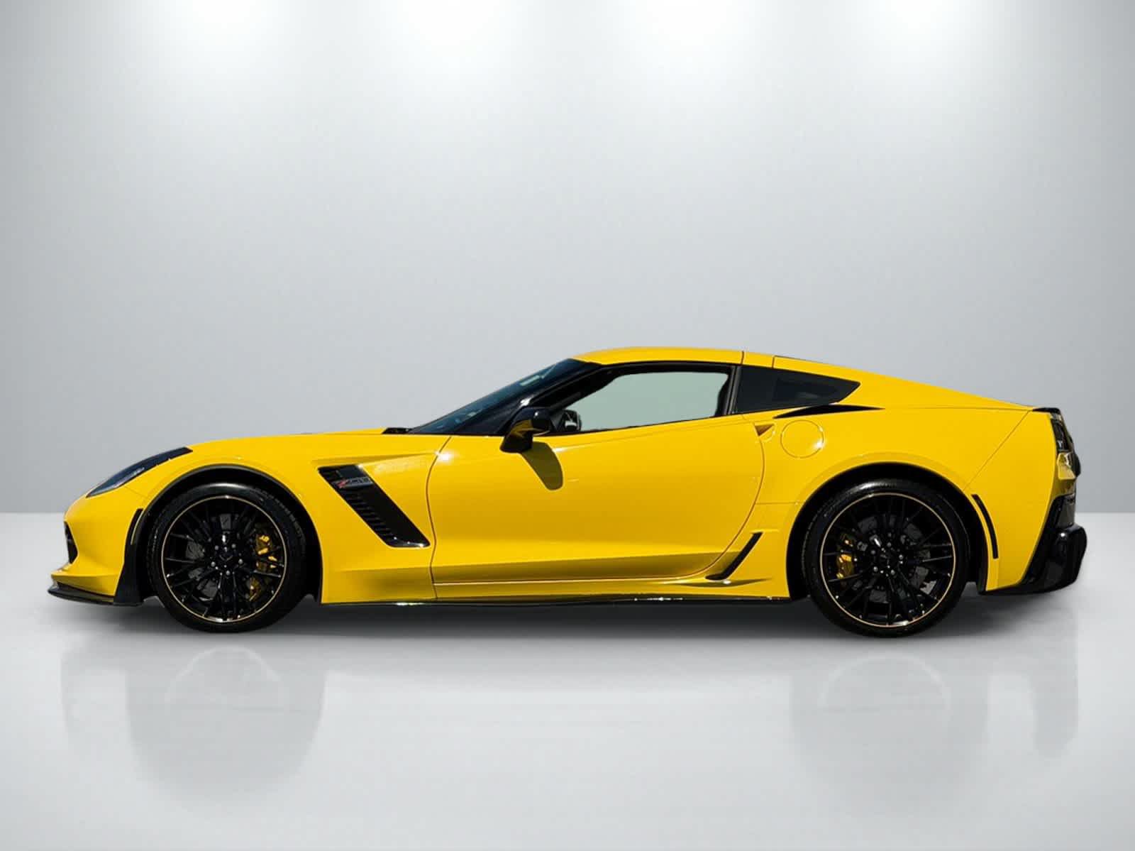 Used 2018 Chevrolet Corvette Z06 RWD image 2
