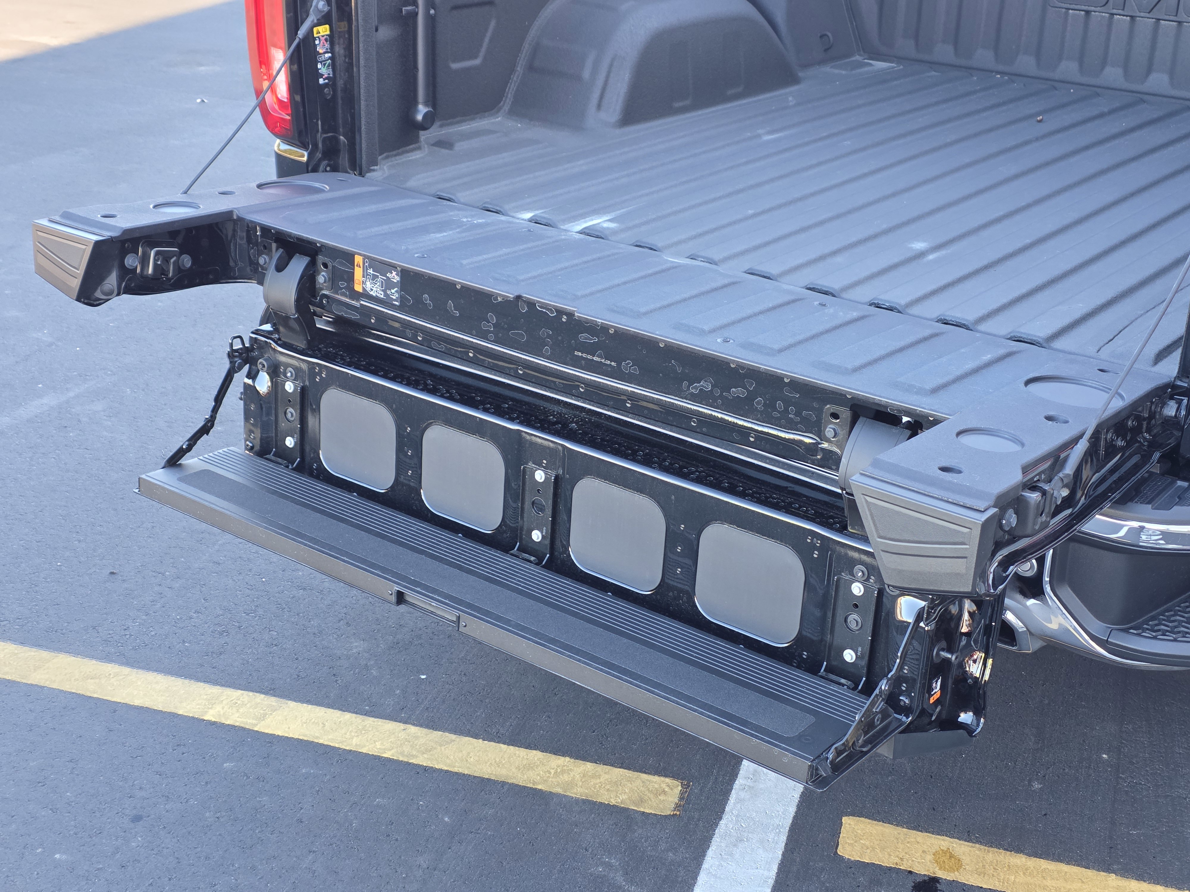 Used 2024 GMC Sierra 1500 SLT w/ SLT Premium Plus Package image 34