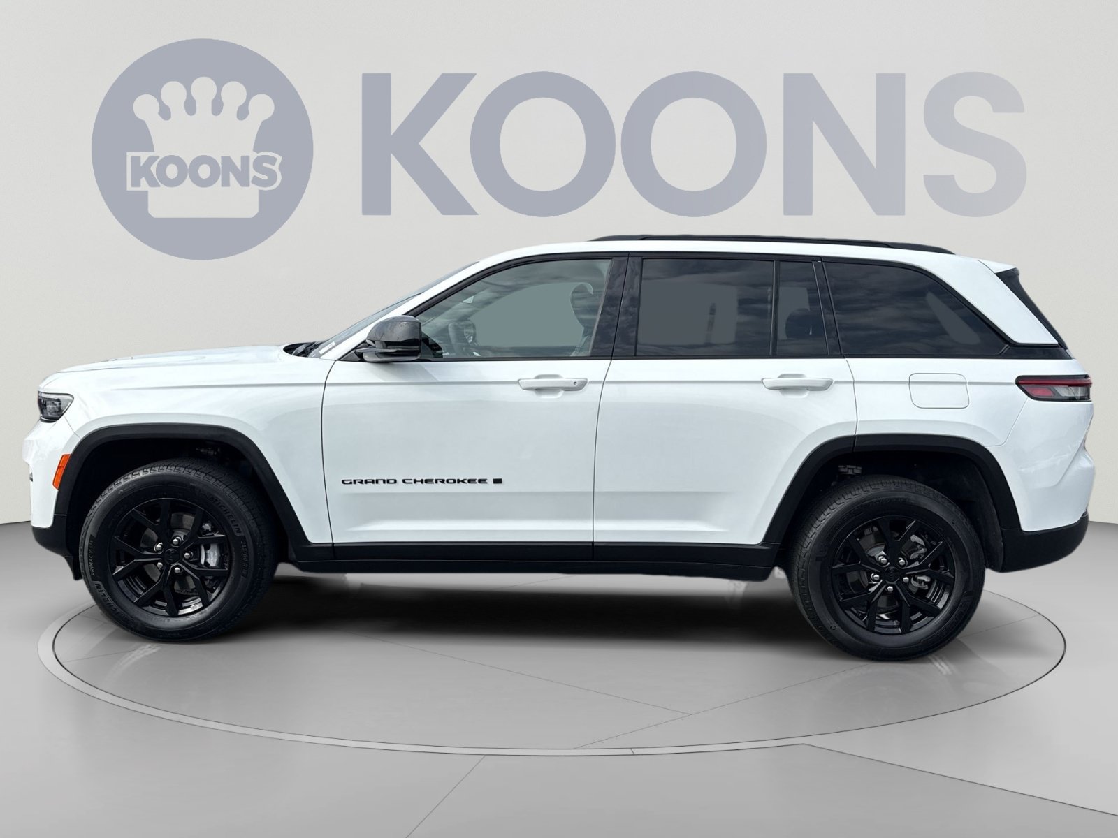 Used 2025 Jeep Grand Cherokee Altitude AWD/4WD image 2