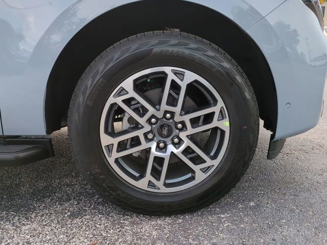 Used 2025 Ford Expedition Active image 11