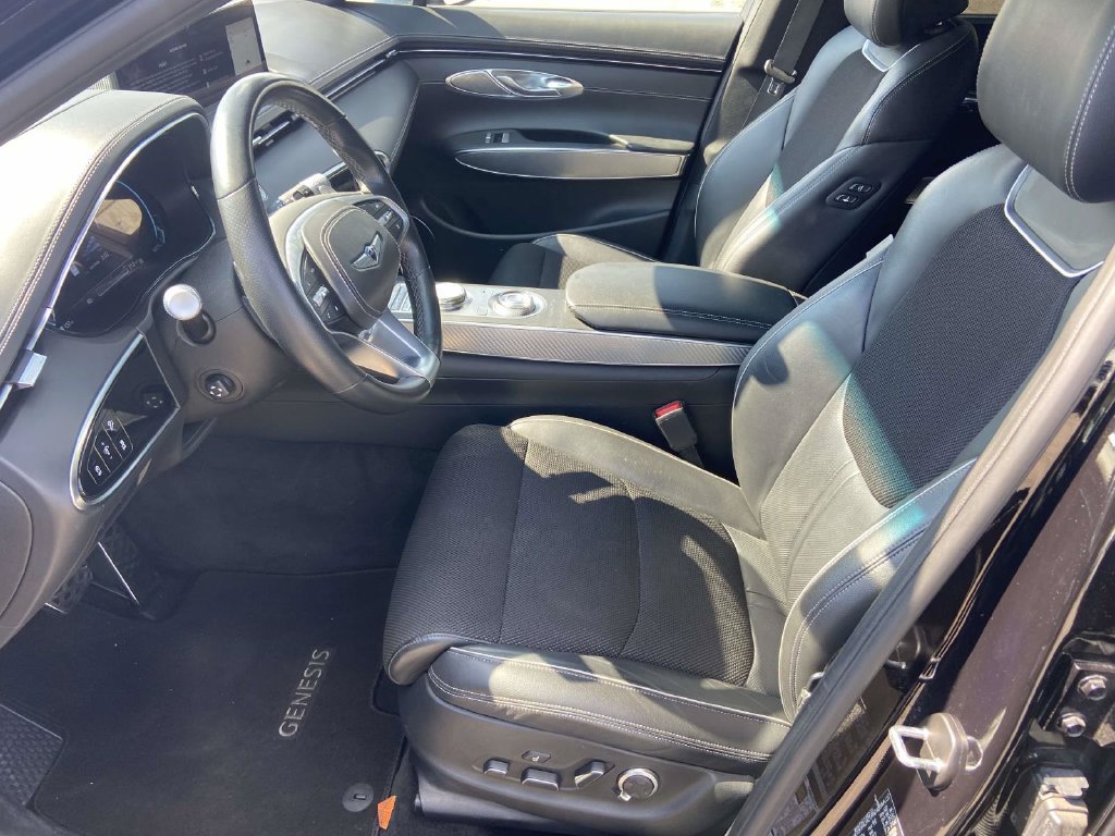 Used 2024 Genesis GV70 2.5T w/ Sport Prestige Package AWD/4WD image 12