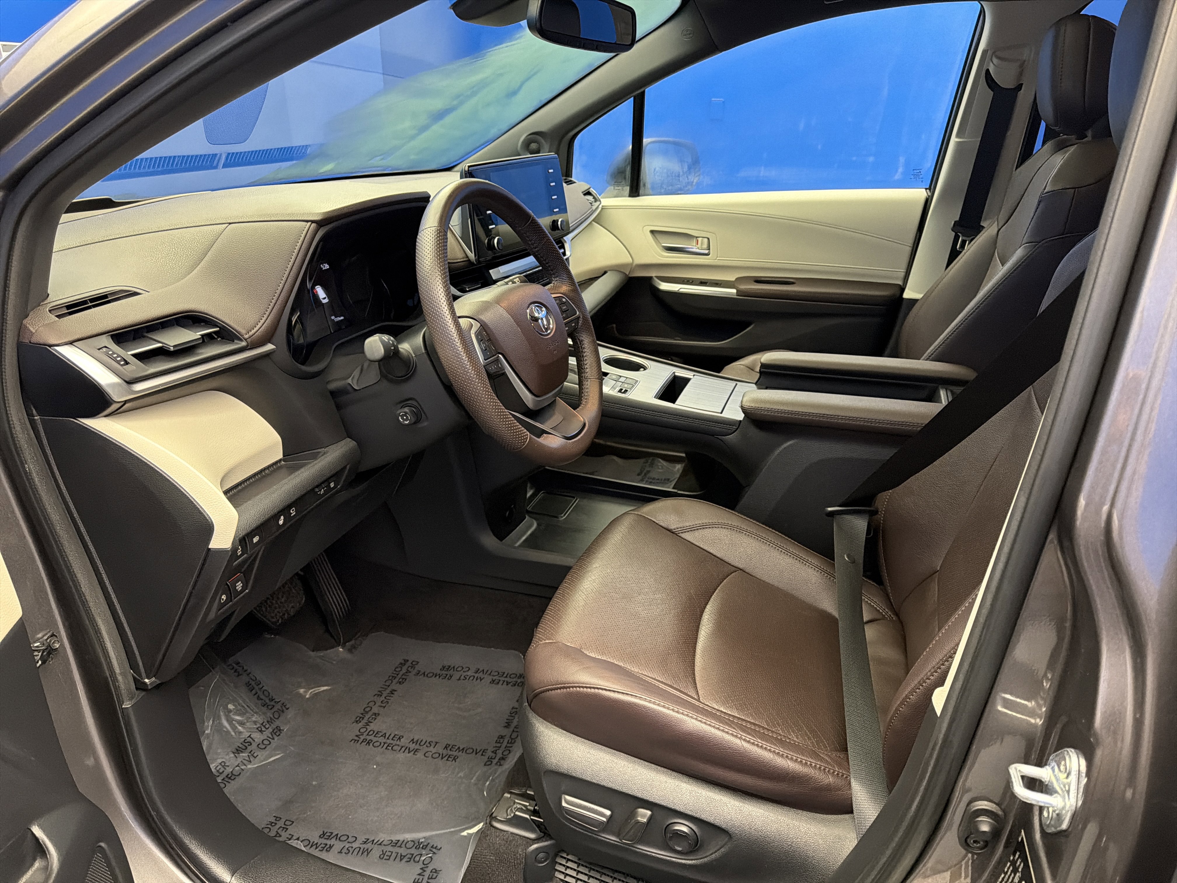 Used 2023 Toyota Sienna Platinum image 13