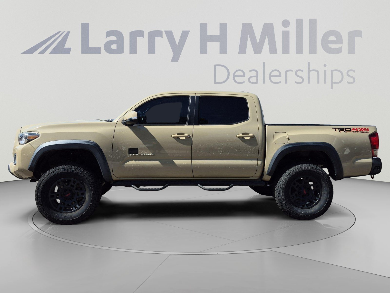 Used 2017 Toyota Tacoma TRD Off-Road w/ Tow Package (A/T) AWD/4WD image 2