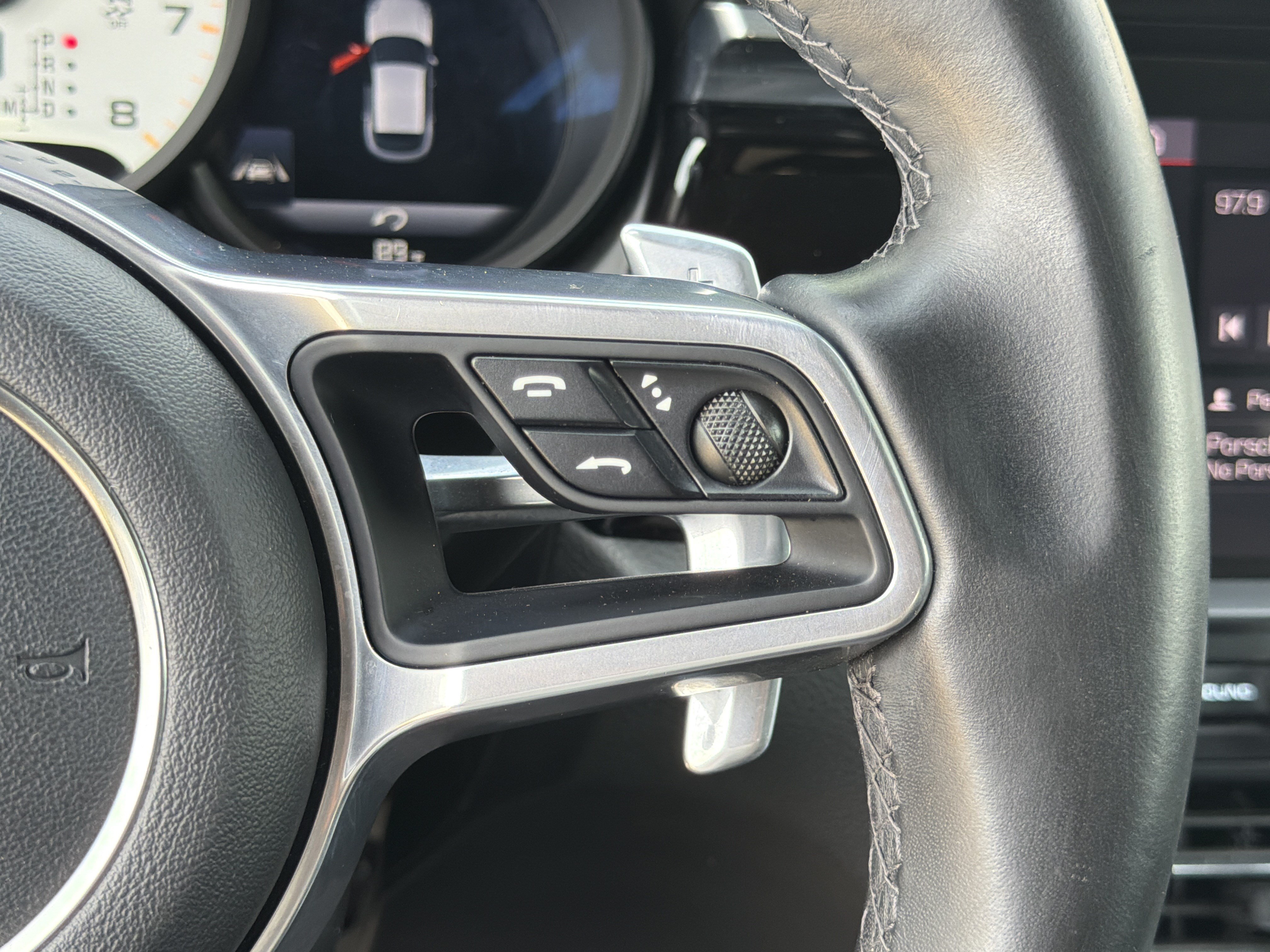 Used 2020 Porsche Macan AWD/4WD image 27
