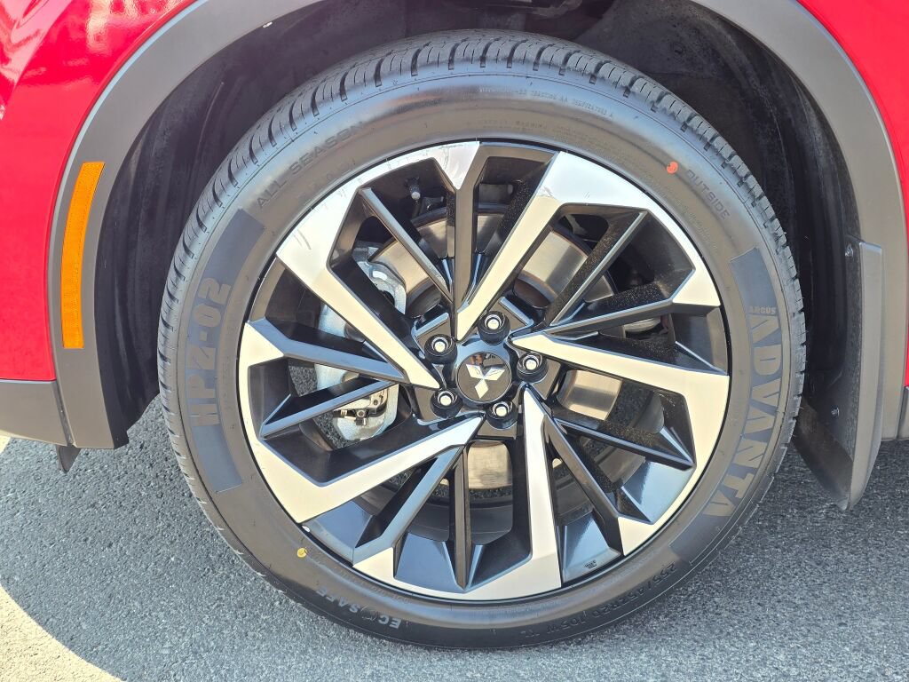 Used 2023 Mitsubishi Outlander 4WD Plug-In Hybrid image 10