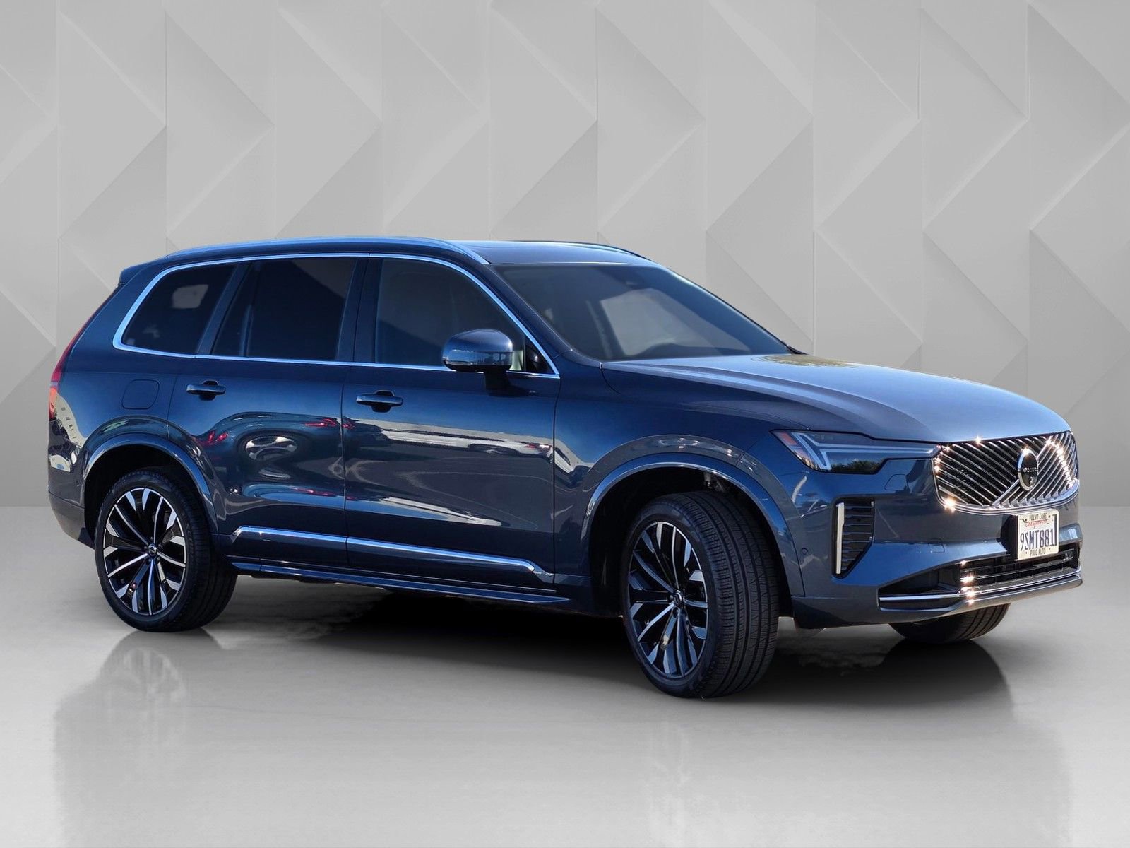 Certified 2025 Volvo XC90 T8 Ultra w/ Protection Package Premier image 8