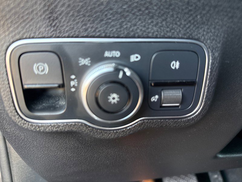 Used 2022 Mercedes-Benz EQB 300 4MATIC image 85