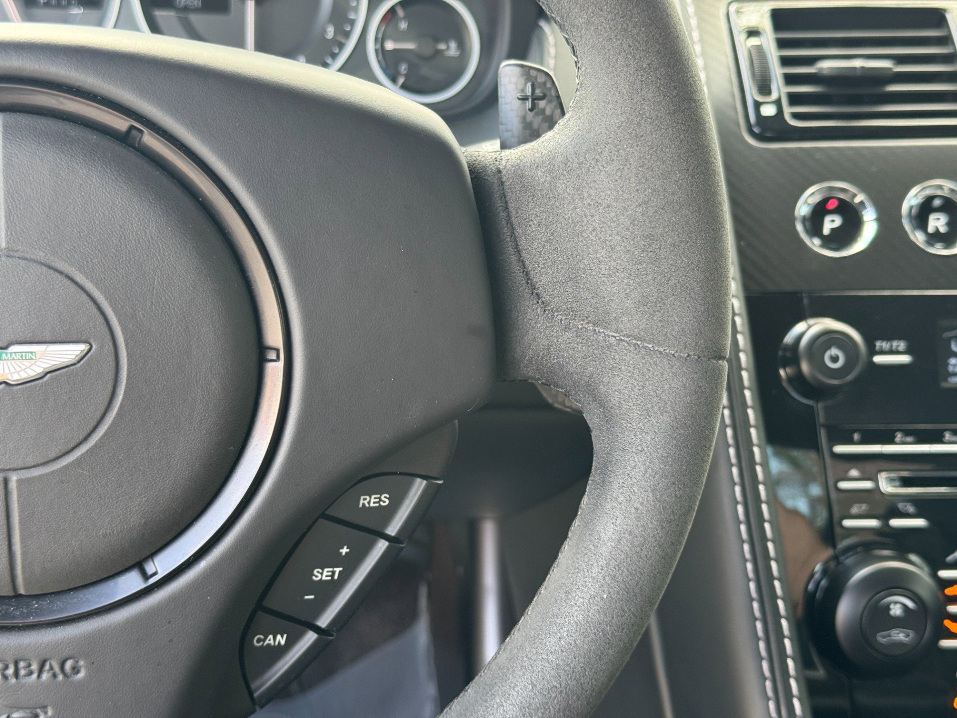 Used 2015 Aston Martin DB9 Coupe image 38