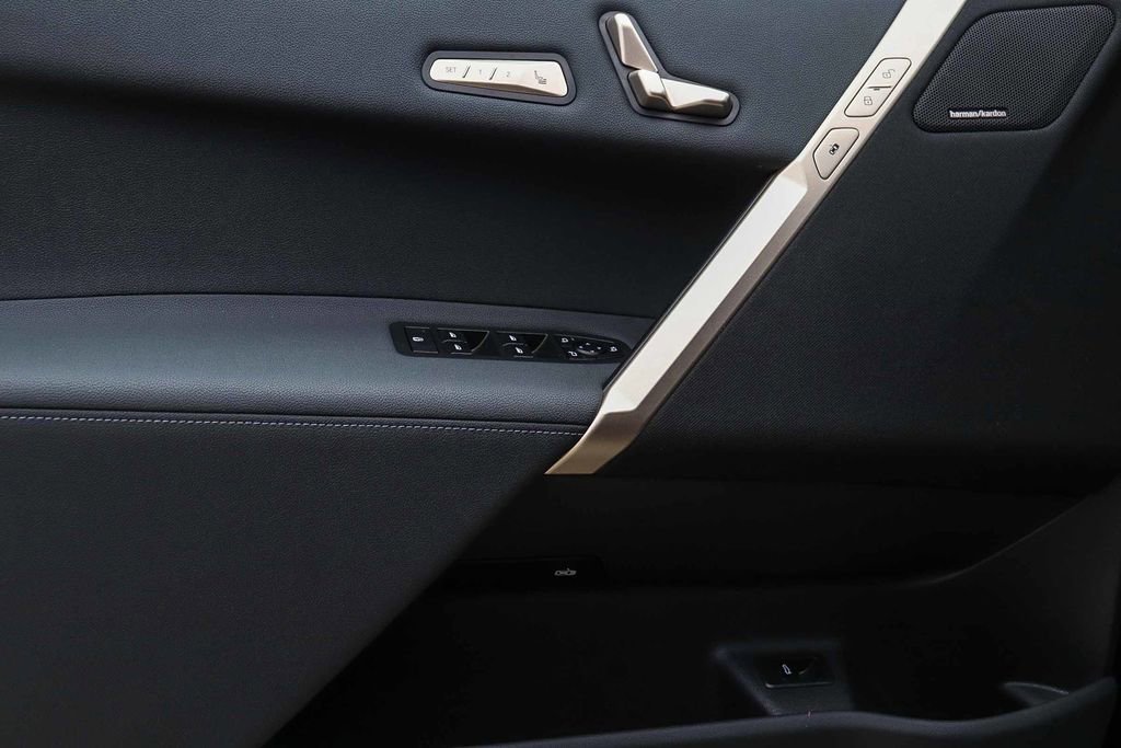 Used 2026 BMW iX xDrive60 w/ Premium Package image 20