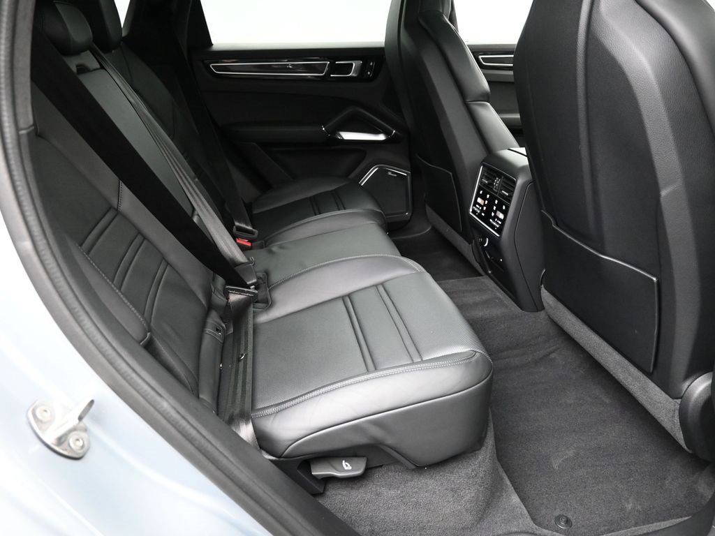 Used 2022 Porsche Cayenne Turbo image 27