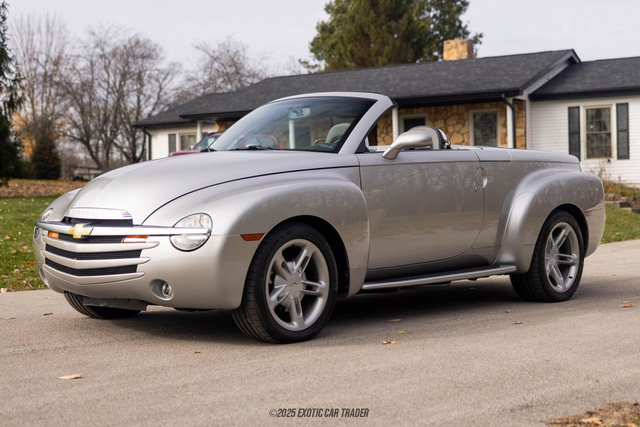 Used 2005 Chevrolet SSR w/ Preferred Equipment Group image 14