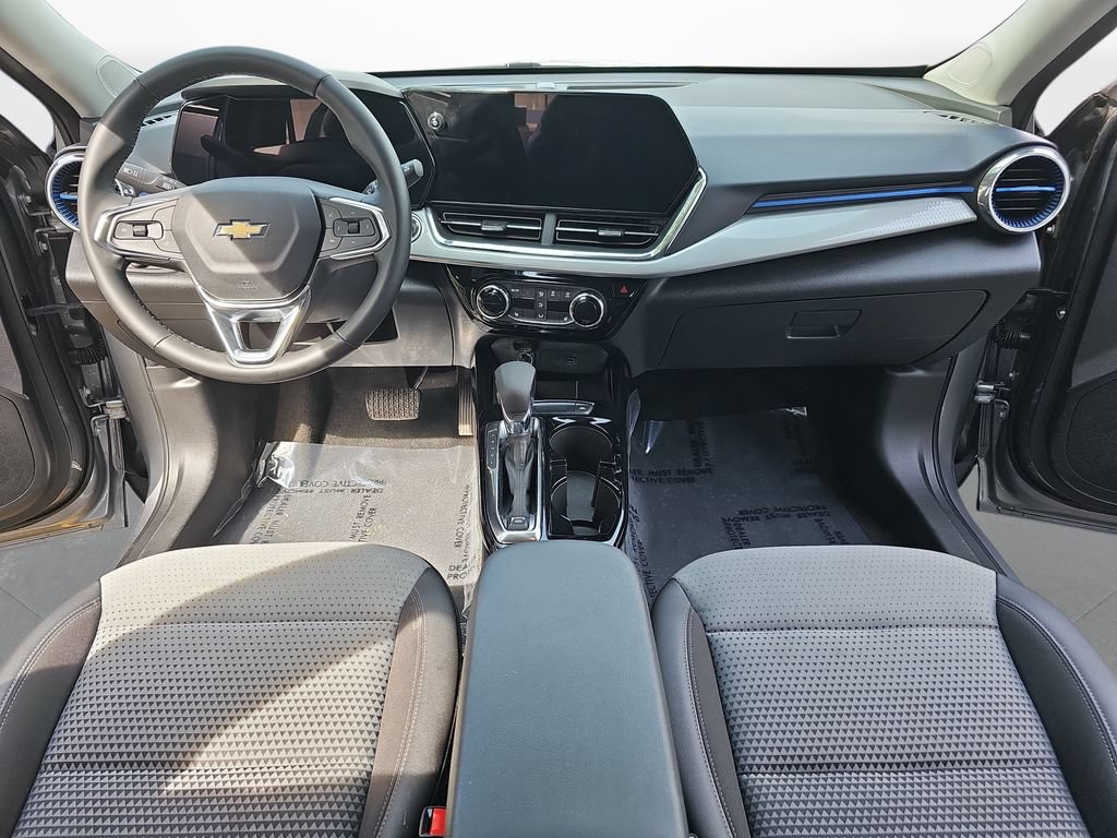 Used 2025 Chevrolet Trax LT w/ LT Convenience Package FWD image 9