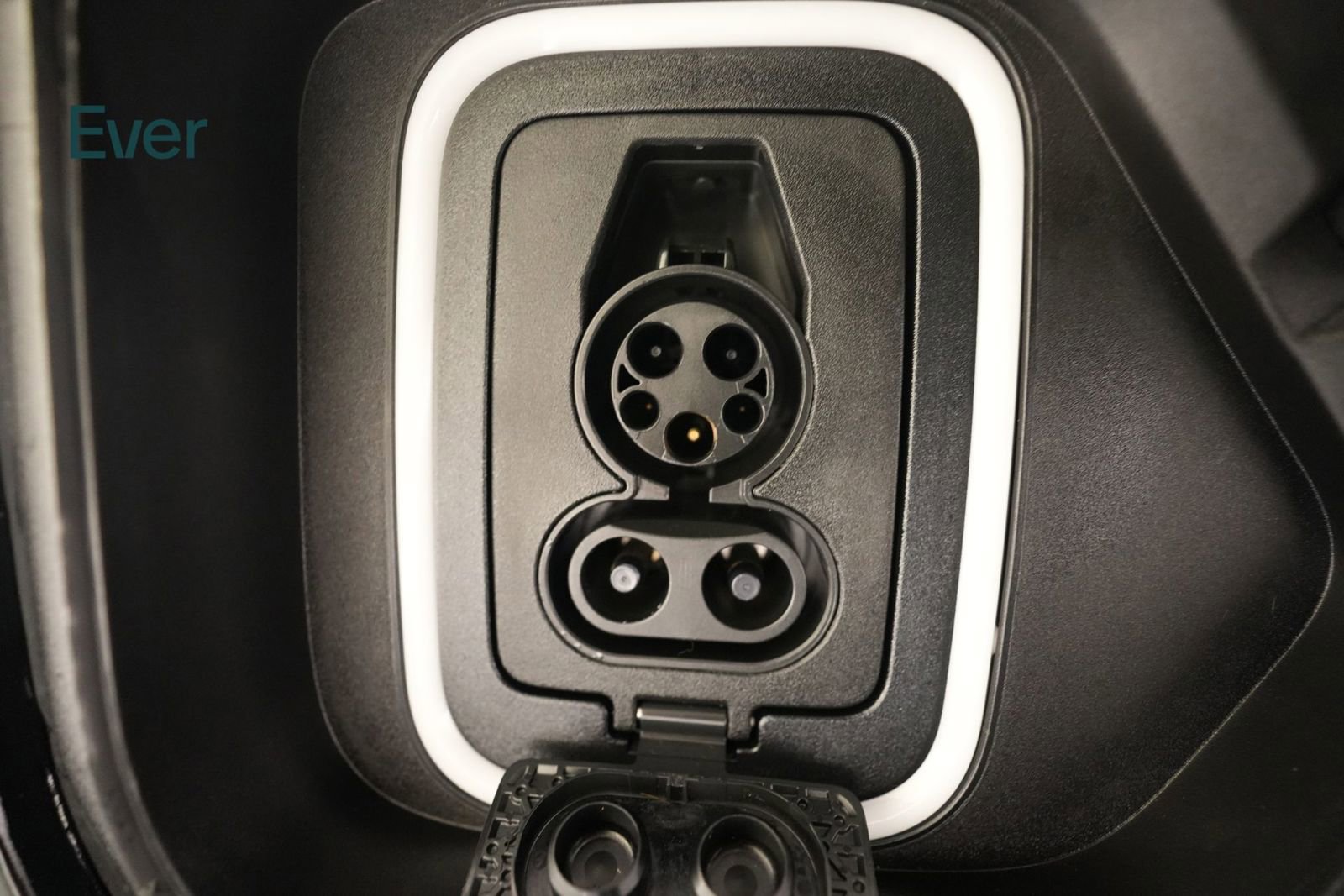 Used 2024 Rivian R1S Adventure image 10