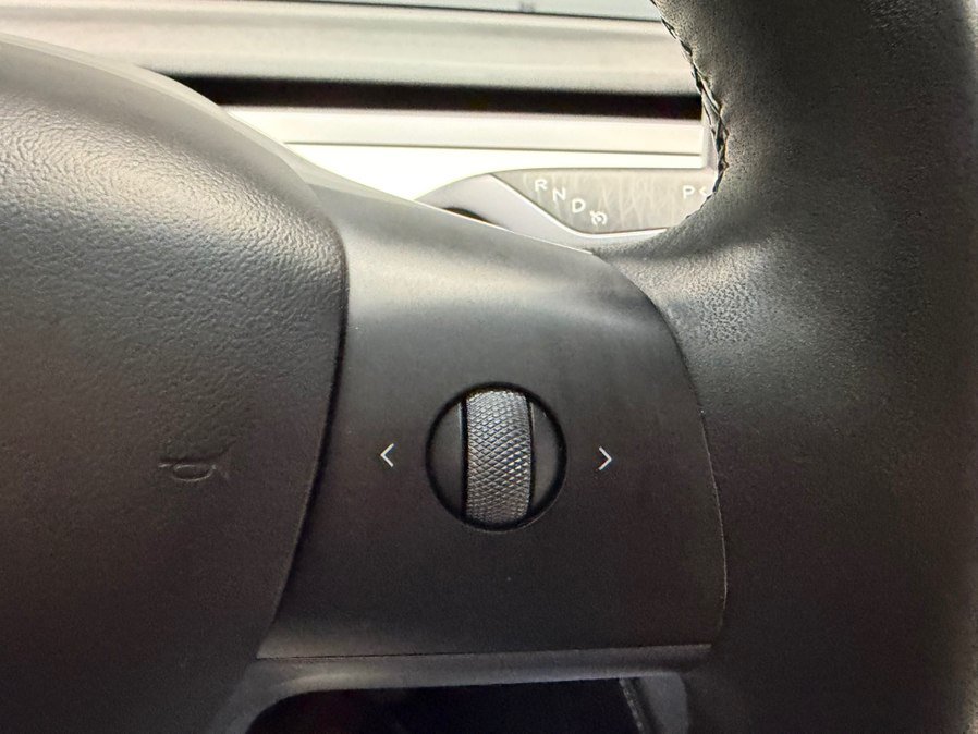 Used 2022 Tesla Model Y Long Range AWD/4WD image 19