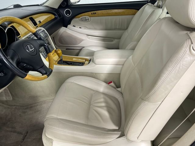 Used 2002 Lexus SC 430 Convertible image 2