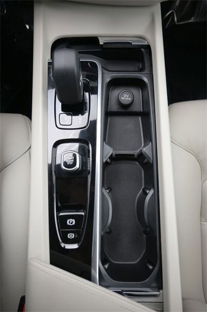 Used 2024 Volvo V60 B5 Cross Country Plus image 11